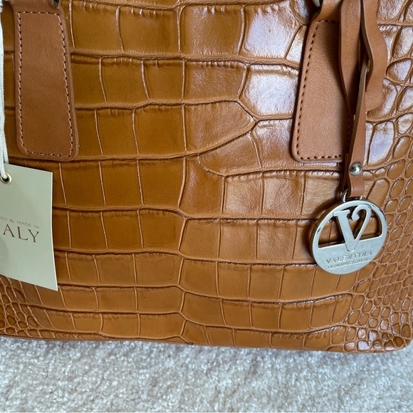 Tan designer Italian hand bag, pet free smoke free home - Picture 2 of 5